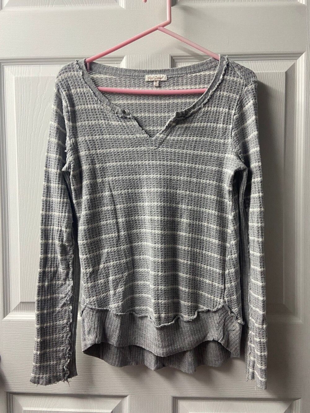 Red Camel Top Womens Medium Gray White Striped Distressed Knit Long Sleeve VNeck